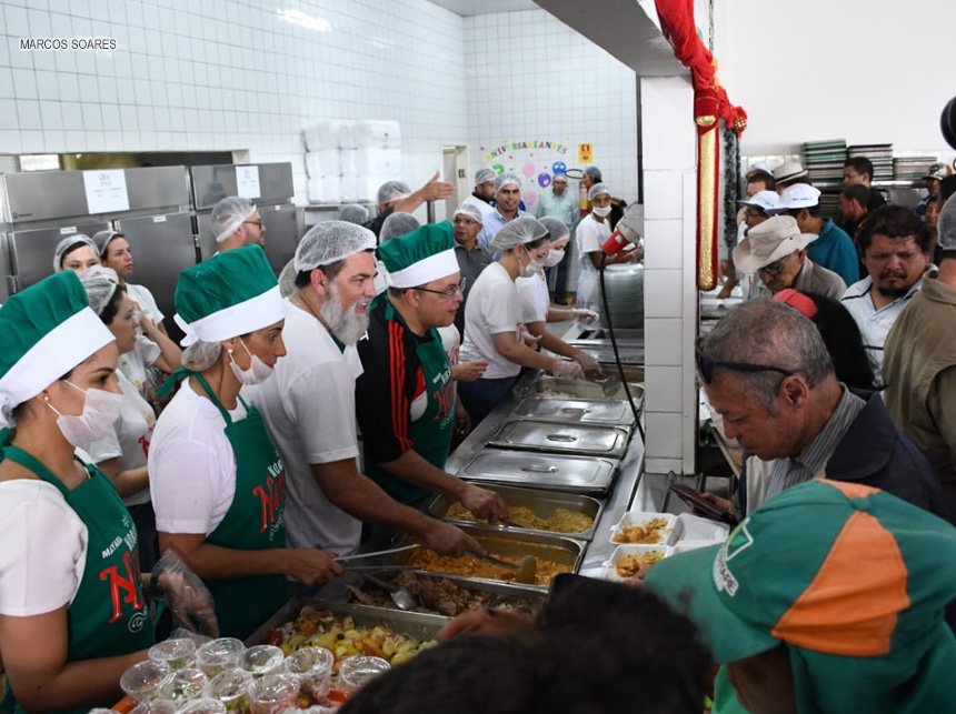 Jorge Vianna participa de almoço em Samambaia do projeto Nosso Natal