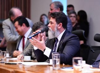 Jorge Vianna faz solicitação para ampliação de carga horária dos servidores e utilização das escolas públicas para acolhimentos dos pacientes com Coronavírus