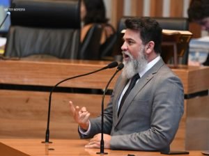 Vianna questiona critérios de concessões de 40 horas para algumas áreas na saúde, quando há falta de servidores na atividade fim - Foto: Wilter Moreira